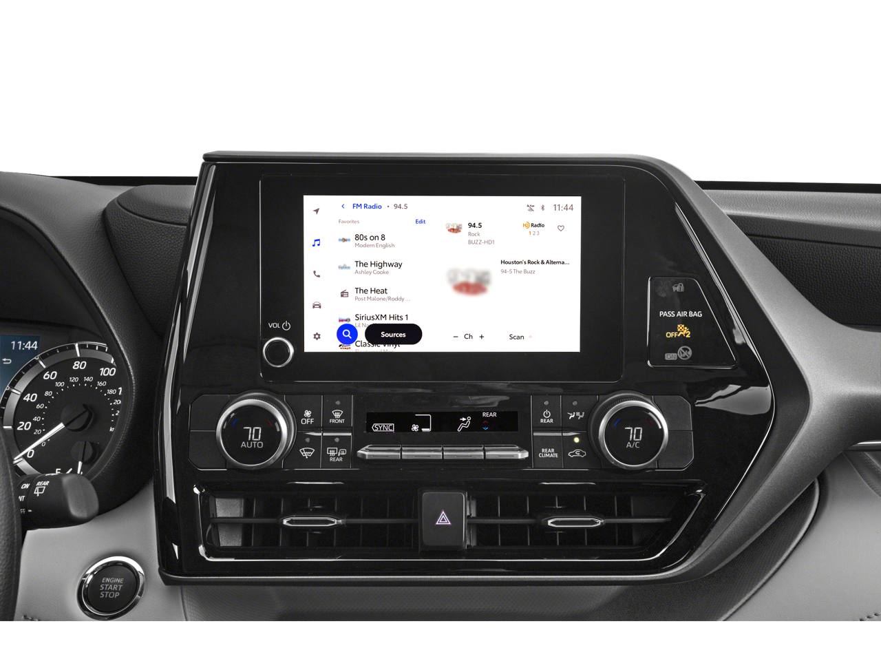 2024 Toyota Highlander LE photo 4