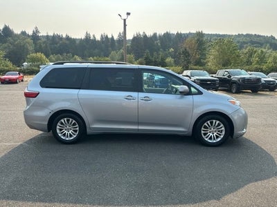 2016 Toyota Sienna XLE