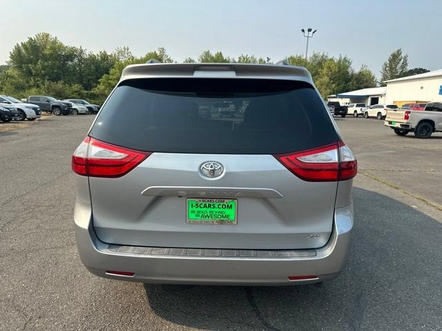 2016 Toyota Sienna XLE