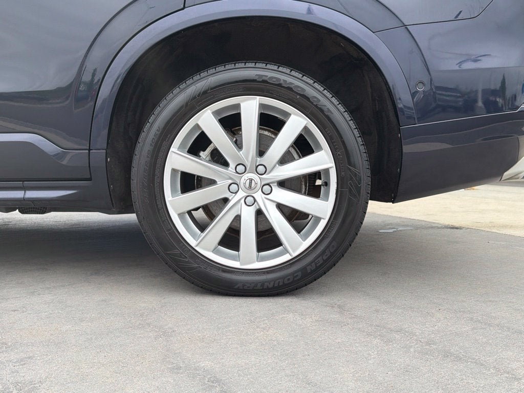 2017 Volvo XC90 T6 Momentum