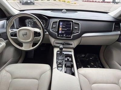 2017 Volvo XC90 T6 Momentum