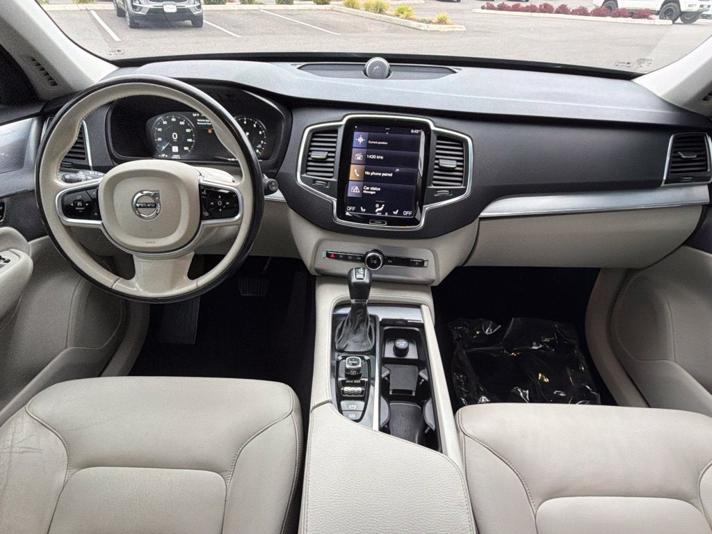 2017 Volvo XC90 T6 Momentum