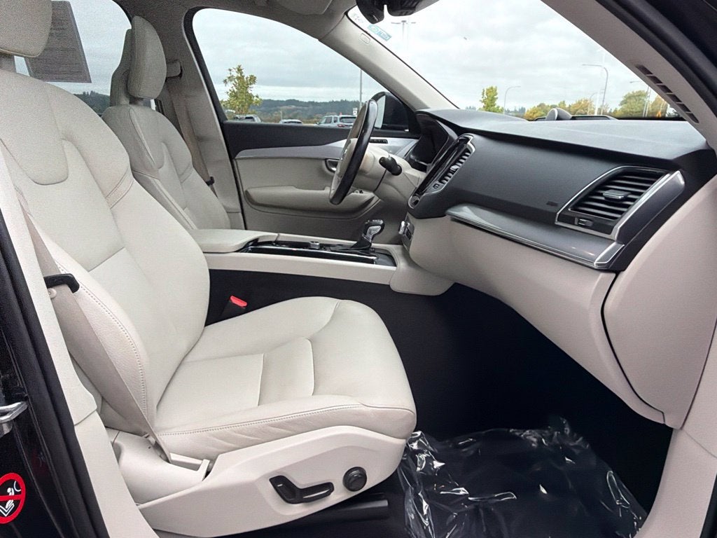 2017 Volvo XC90 T6 Momentum