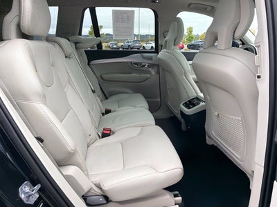 2017 Volvo XC90 T6 Momentum