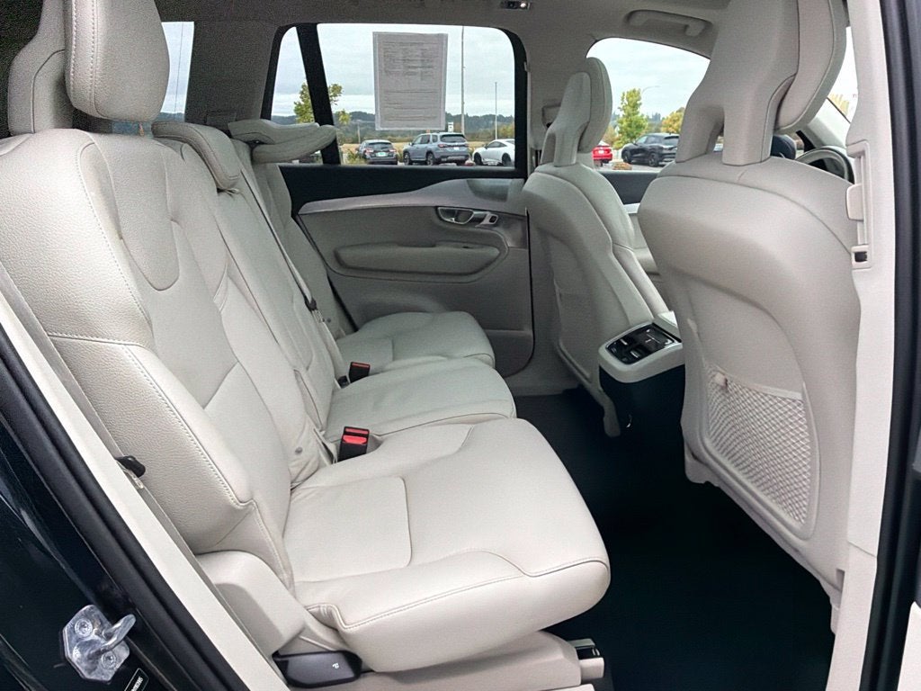 2017 Volvo XC90 T6 Momentum