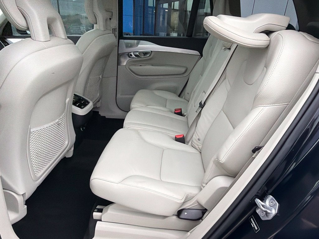 2017 Volvo XC90 T6 Momentum