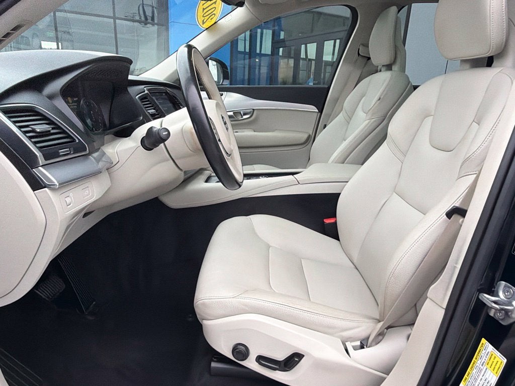 2017 Volvo XC90 T6 Momentum