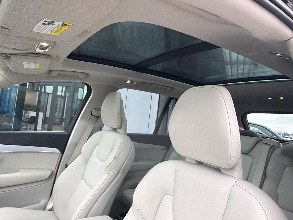 2017 Volvo XC90 T6 Momentum