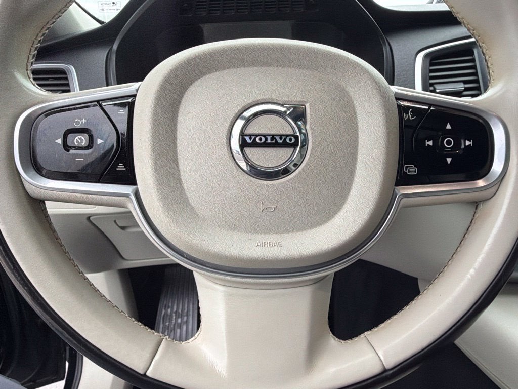 2017 Volvo XC90 T6 Momentum