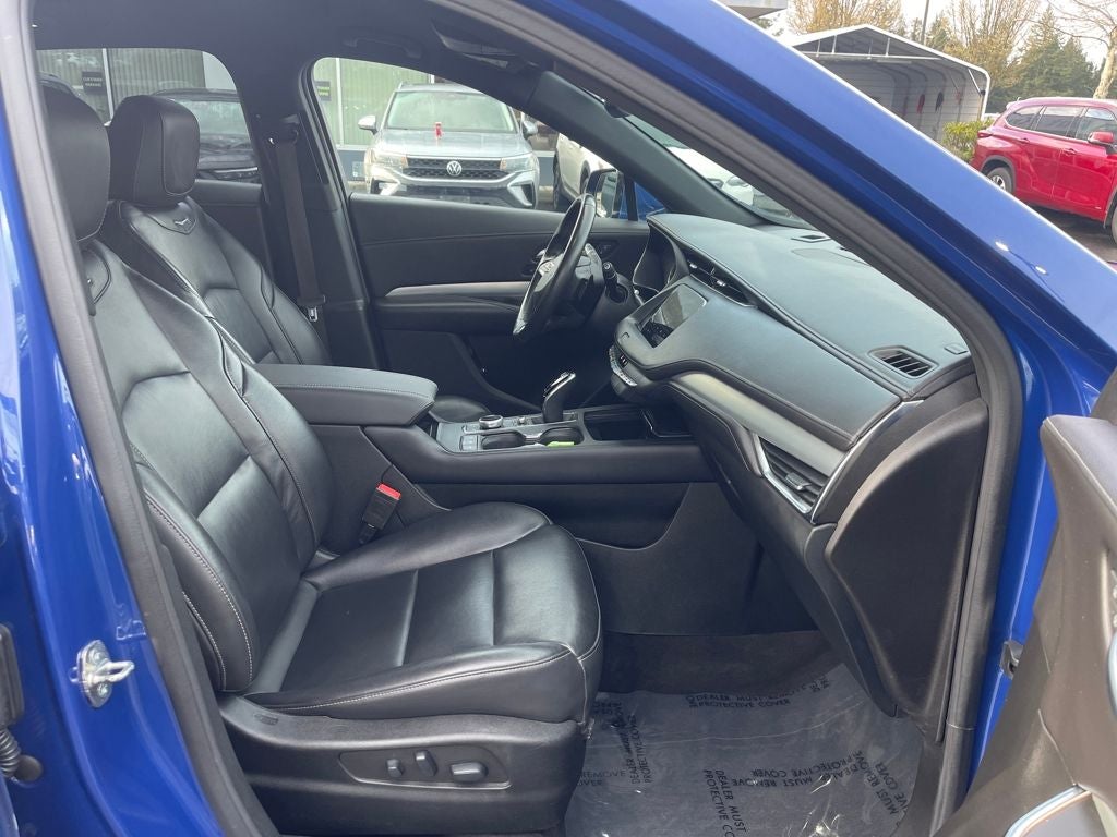 2022 Cadillac XT4 Premium Luxury