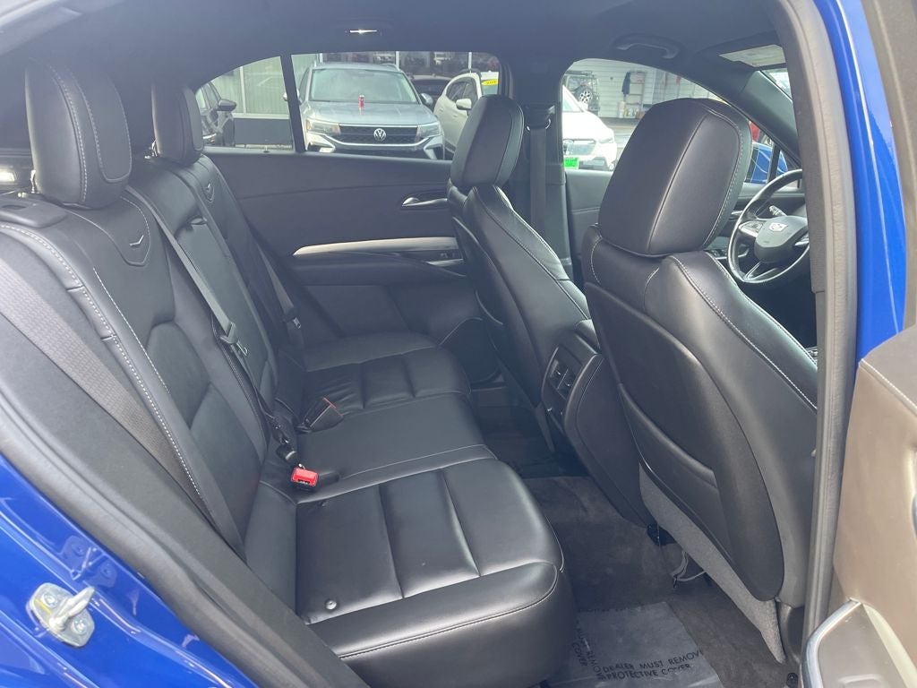 2022 Cadillac XT4 Premium Luxury