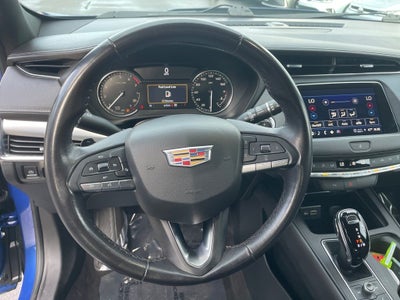 2022 Cadillac XT4 Premium Luxury