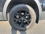 2024 Volkswagen Atlas 2.0T Peak Edition SEL