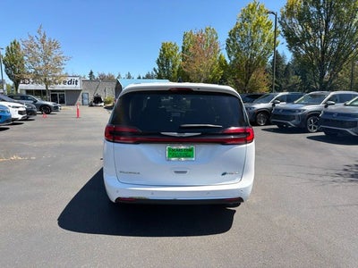 2023 Chrysler Pacifica Hybrid Touring L