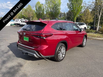 2022 Toyota Highlander Hybrid Platinum