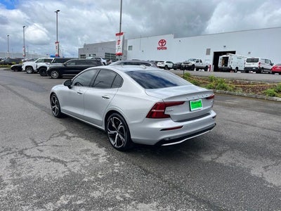 2024 Volvo S60 B5 Core Dark Theme