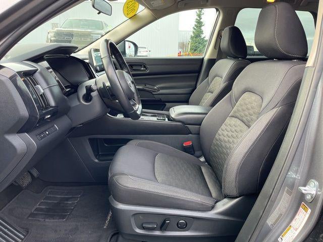 2023 Nissan Pathfinder SV