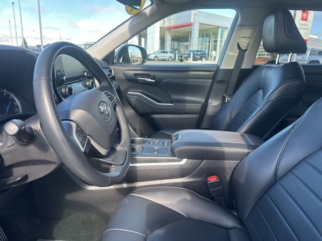 2022 Toyota Highlander Hybrid XLE