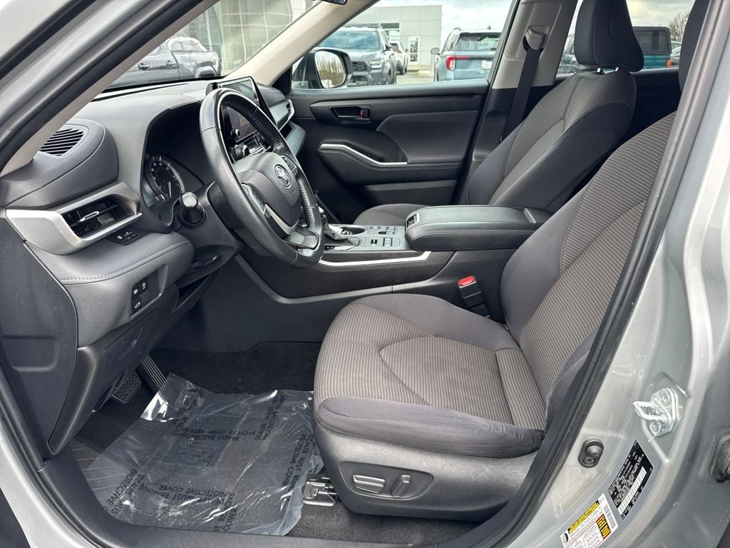 2024 Toyota Highlander LE