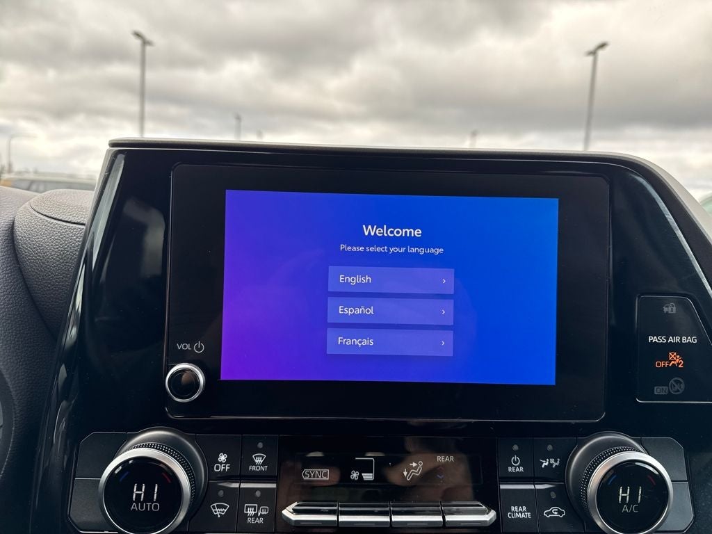 2024 Toyota Highlander LE