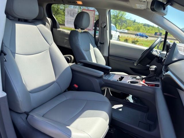 2023 Toyota Sienna XLE 8 Passenger