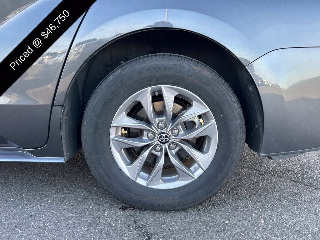 2025 Toyota Sienna XLE 8 Passenger