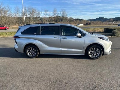 2022 Toyota Sienna XLE
