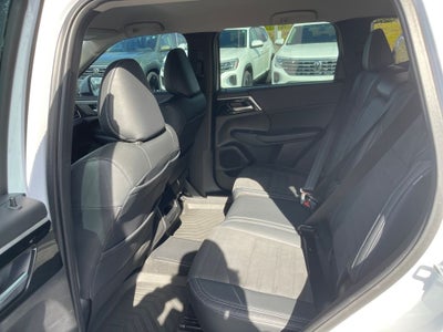 2023 Mitsubishi Outlander PHEV SE