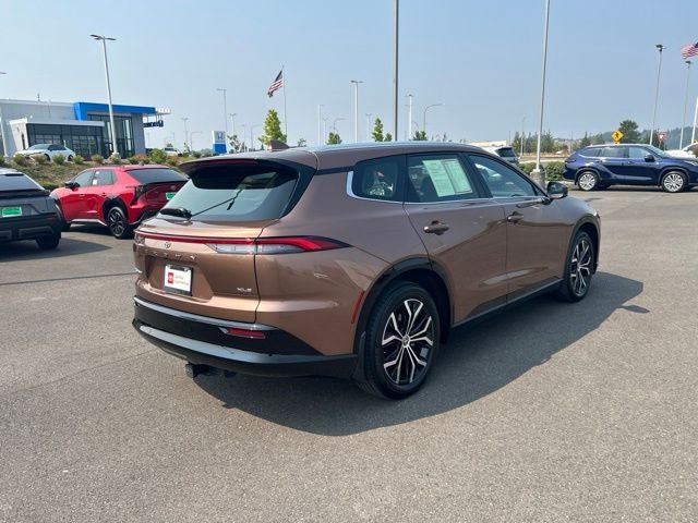 2025 Toyota Crown Signia XLE