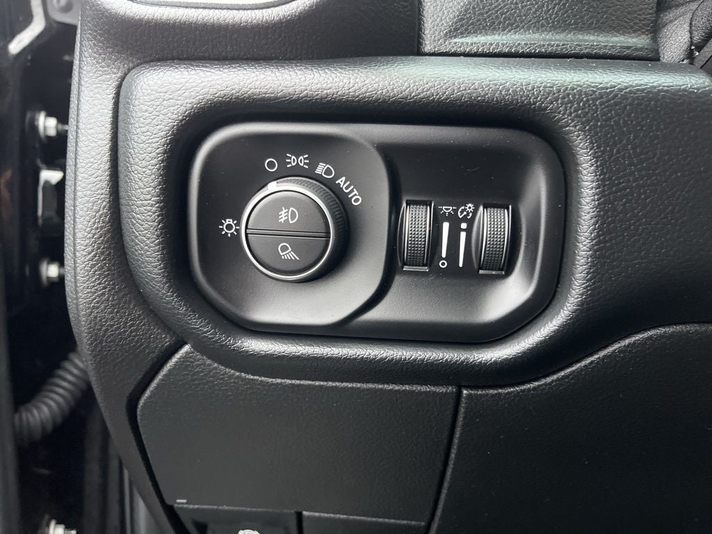 2019 RAM 2500 Laramie Crew Cab 4x4 6'4' Box