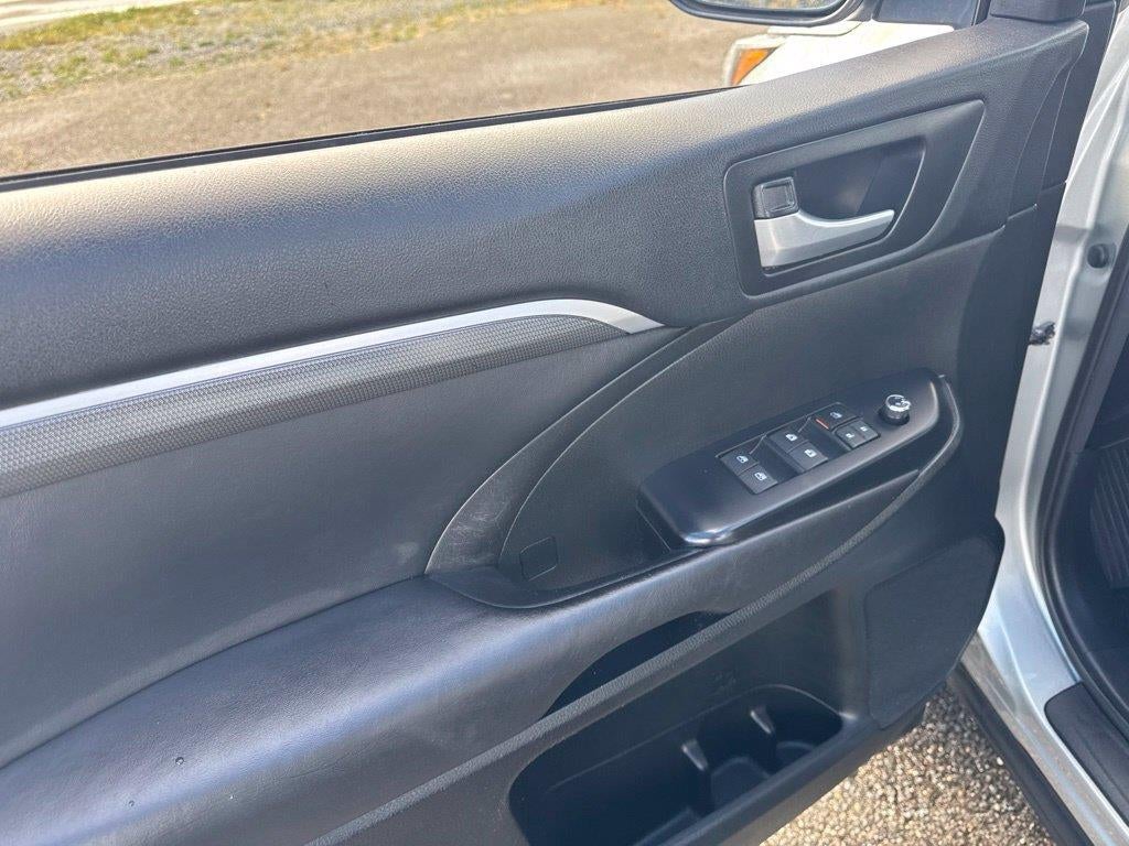 2017 Toyota Highlander SE