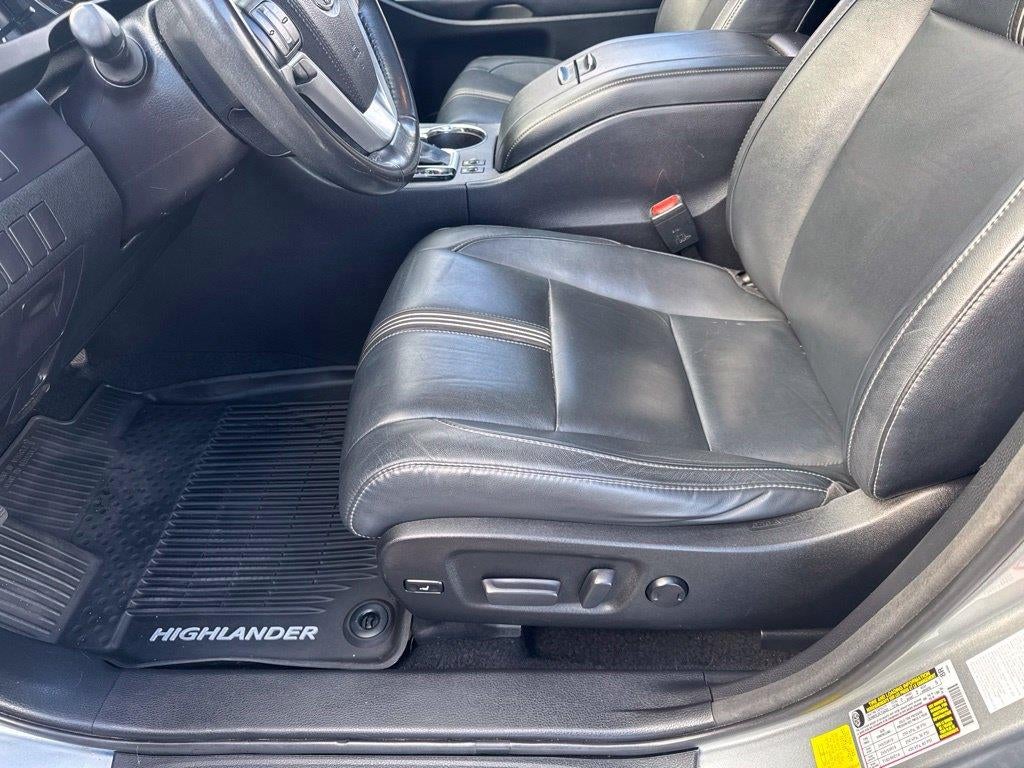 2017 Toyota Highlander SE