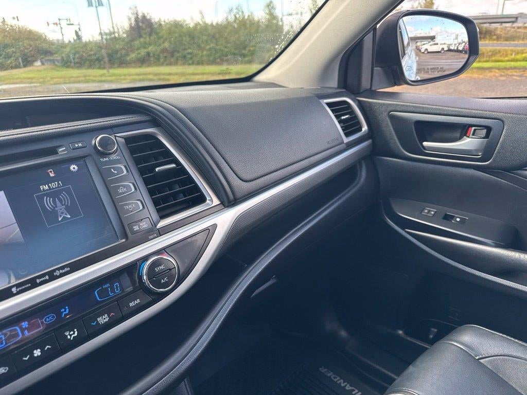 2017 Toyota Highlander SE
