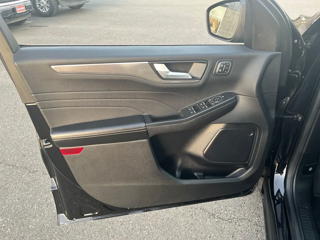 2022 Ford Escape Hybrid Titanium