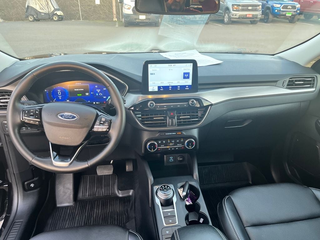 2022 Ford Escape Hybrid Titanium