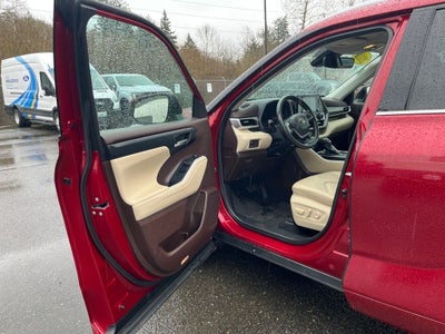 2022 Toyota Highlander Hybrid XLE