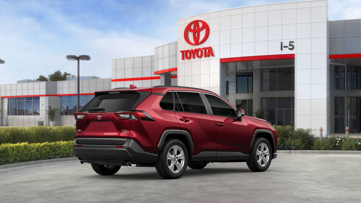 2025 Toyota RAV4 XLE